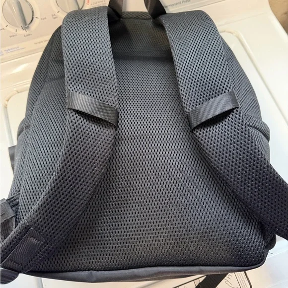 Lululemon Everywhere Backpack 22L Knit Mesh Black - Picture 7 of 8